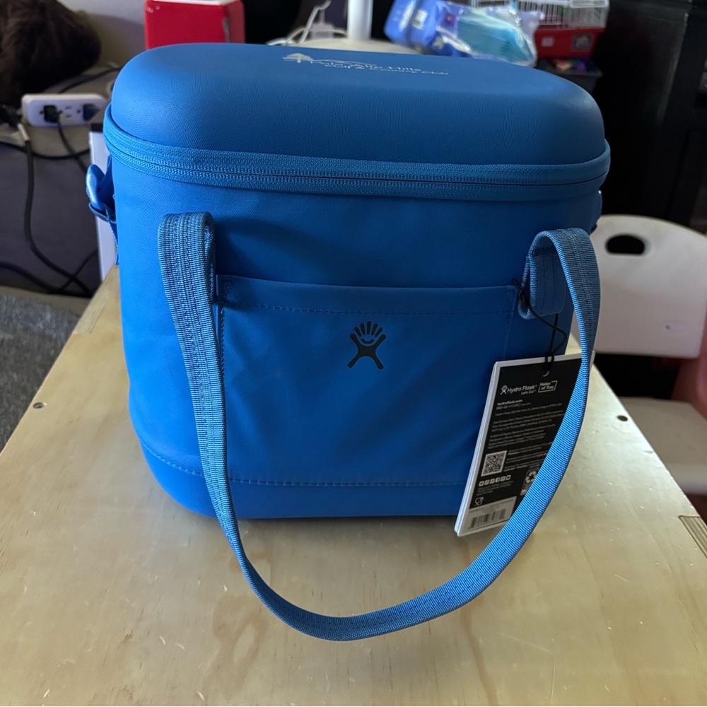 Hydro Flask Carry Out Soft Cooler 12L Blue Shoulder Strap Handles Pocket 20 Can